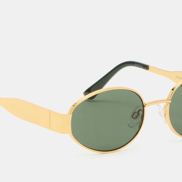 Steve Madden Mystie Sunglasses in Gold - Picture 4 of 4